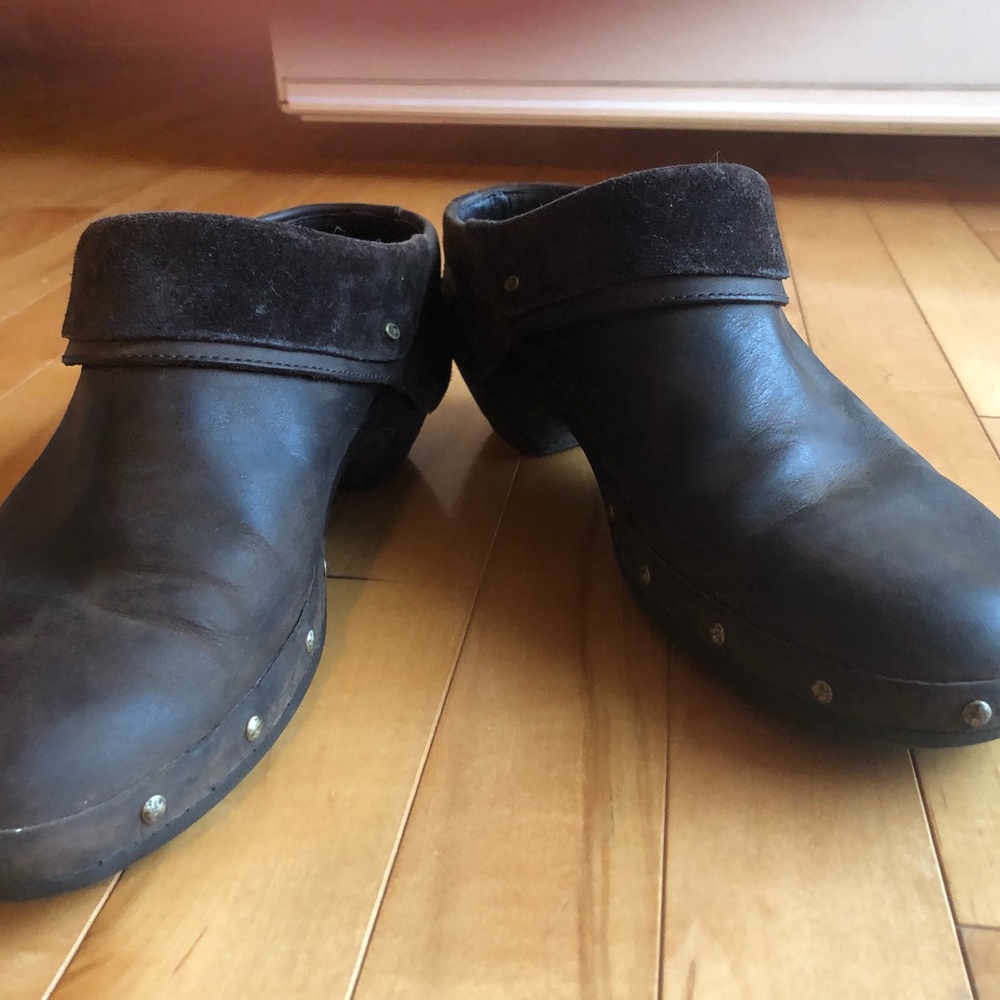 Merrell leather clogs
